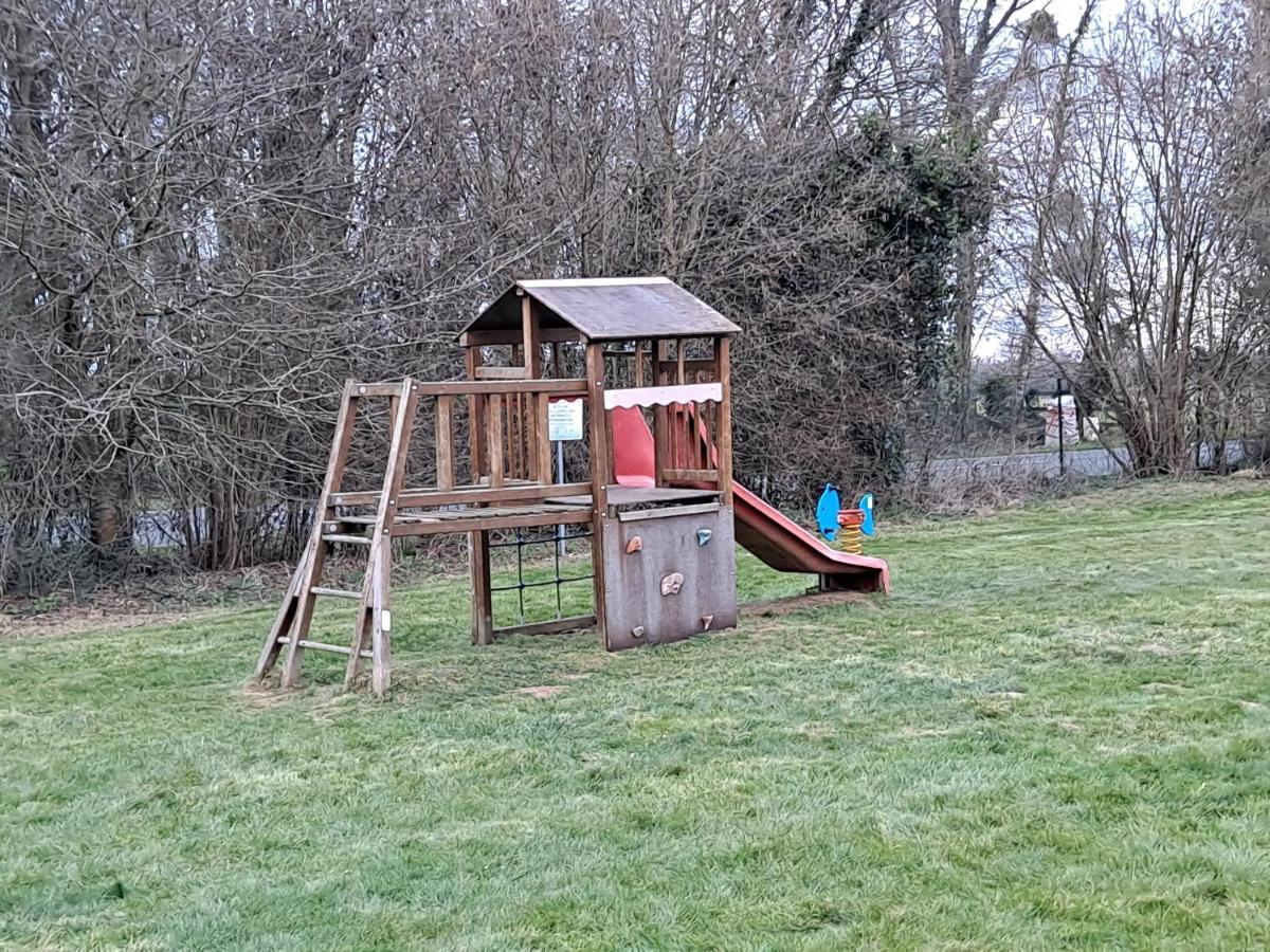 De La Detente Dans Ce Coin De Campagne. Equemauville Bagian luar foto